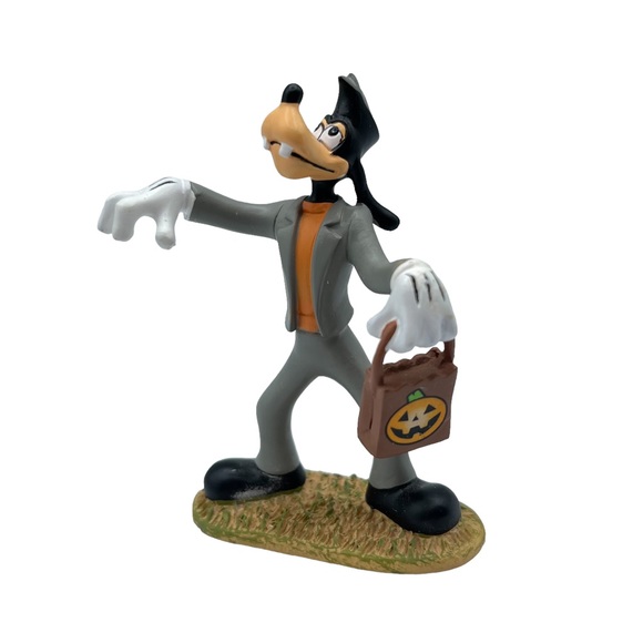 Hawthorne Village Disney Halloween Harvest Village Lighted Goofy's Spooky Silo - Picture 11 of 14